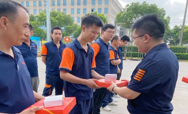 夏日關懷｜貝業師傅們辛苦了